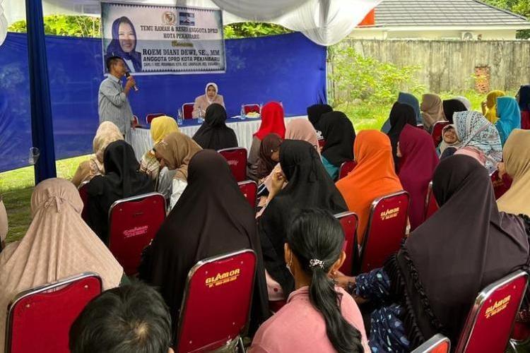 Anggota DPRD Pekanbaru Roem Diani Dewi Serap Aspirasi Masyarakat di Tanjung Datuk