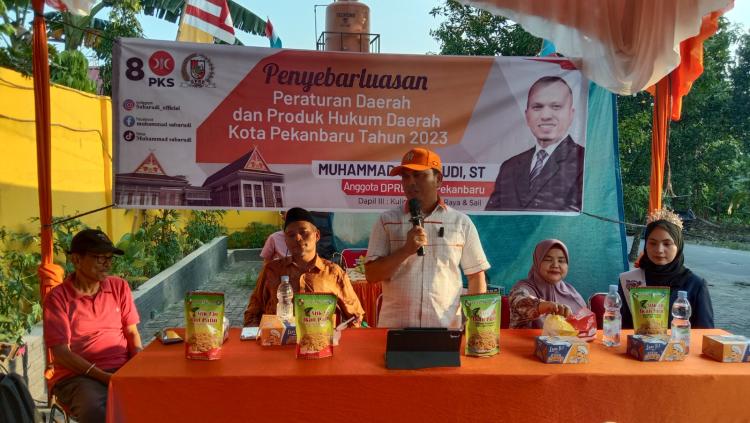 Ketua DPRD Kota Pekanbaru M Sabarudi ST Laksanakan Sosialisasi Perda di Jalan Kenanga RT 01 RW 02 Kulim