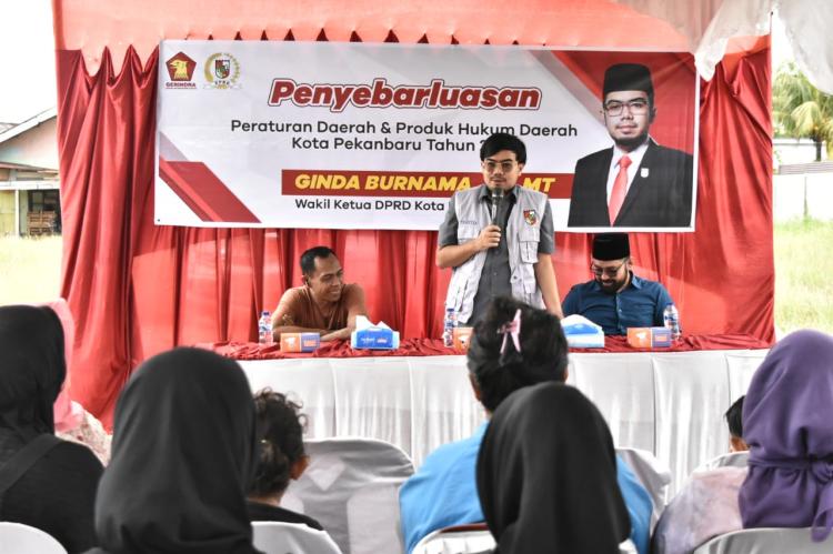 Wakil Ketua DPRD Kota Pekanbaru Ginda Burnama MT Laksanakan Penyebarluasan Perda di Payung Sekaki