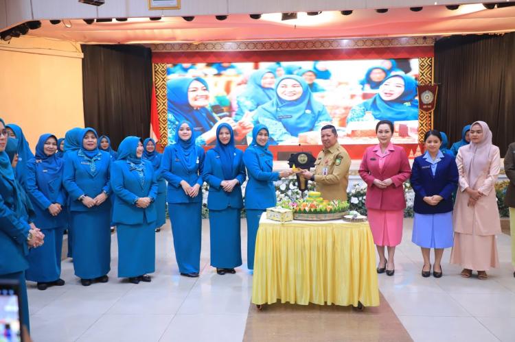 Ketua TP PKK Kota Pekanbaru Hadiri Puncak HUT ke-53 Provinsi Riau